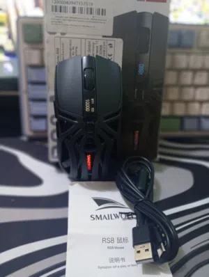 ماوس SMAILWOD RS8 Mouse بتصميم عصري جذاب ولمسات احترافية تناسب أي Setup ألعاب. يتميز بحساس دقيق يو