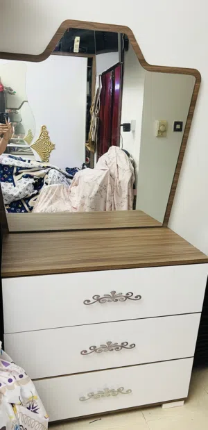 bedroom set in good  condition without mattress