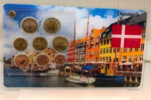 ستاندات منوعه عالميه يحتوي بالداخل على قطع معدنيه وفضيه انسر