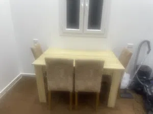 طاولة اكل للبيع مستعملة