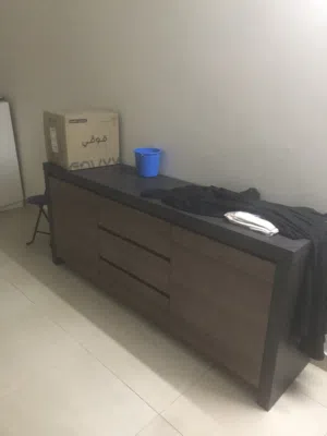 مكتبة أثاث للبيع  في الرياض