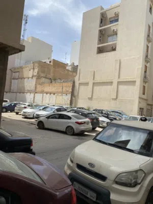 مبني تجاري وسط البلاد