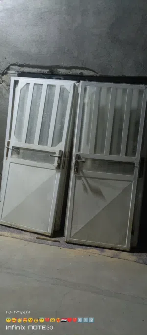 ابواب حديد ثقيل جاهزات كيلونات ومفاتيحهن والجام