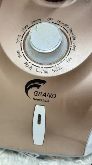 مكواة بخار ملابس GRAND Household