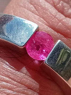 جوهرتين من خاتمين فضه 925 صياغه يدويه إحترافيه متوجين بأحجار الياقوت الطبيعي الغير معالج إطلاقا