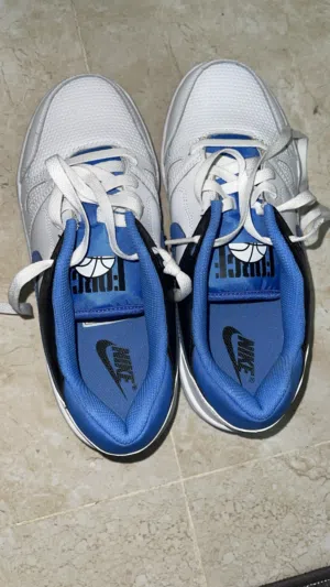 Nike Full Force Low (GS) وقابل للتفاوض نظيف وغير مستعمل