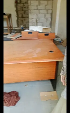 اثنين مكاتب نضاف جدا ب30 الف