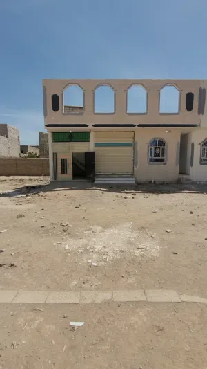 منزل للبيع مساحه3 لبن شارع10 وسط حي سكني مخطط دوله قريب جدا من السوق وجميع الخدمات حي مزدحم بسكان