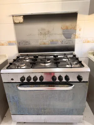 Cooking range used with oven