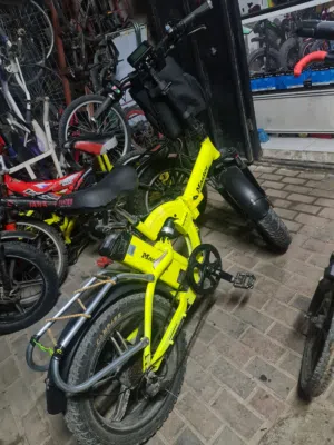 دراجة كهربائية 48 فولت 15 أمبير بحالة ممتازة.