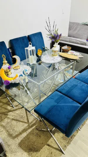 Dining table & 6 chairs طاولة طعام زجاج مع 6 كراسي