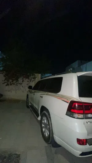 Used Toyota Land Cruiser in Abu Dhabi