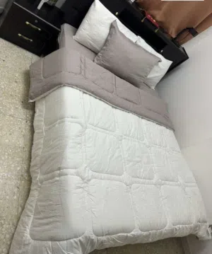 سرير كبير حجم عائلي مستعمل فترة قصيره