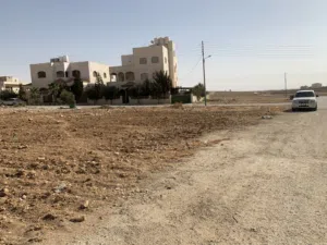 قطعة أرض مميزة على شارعين في اللبن صدر أبو دبوس