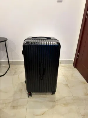 جنطه للبيع بيعه سريعه الي صامل ما راح اقصر وياه وياها