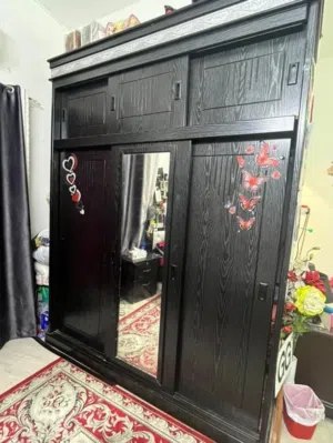 Bahraini bedroom set with 2 single beds