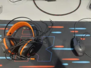 ماوس باد مع ماوس جيمينغ اصلي وسماعة جيمينغ فقط ب 10 دنانير