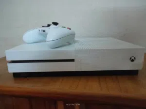 1تيرا. Xbox 1s. للبيع