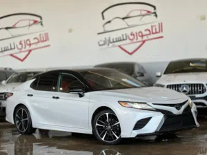 تويوتا كامري xse 2020 زواق الدار سليمه بحالة الدار وبسعر ممتاز