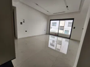 شقة فاخرة للبيع في عبدون ref : 14323