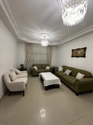 شقه مفروشه ضاحيه الرشيد فقط للعائلات. السعر غير شامل الكهرباء والماء .تواصل واتس