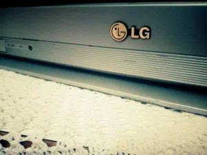 تلفزيون LG بحالة الوكاله للبيع بسعر مغري 29 بوصه بسعر 18 دينار نهايته أن شالله