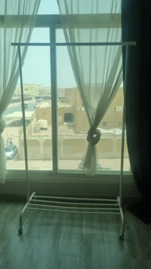 علاق ملابس وحامل شبه جديد من ايكيا