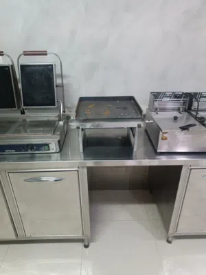 معدات مطعم بحاله ممتازه . جديد  اثاث مطعم بحاله ممتازه. جديد