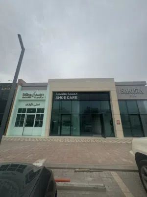 محل للإيجار العذيبة، موقع ممتاز