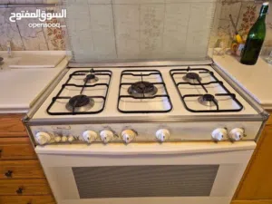 فرن غاز وارد امريكا بحاله ممتازه صناعه ايطالي للبيع بسعر مغري بداعي السفر