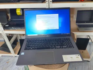 لابتوب للبيع بسعر مناسب مستعمل شي بسيط