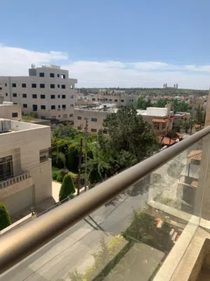 شقة سوبر ديلوكس بإطلاله رائعة في اجمل احياء خلدا