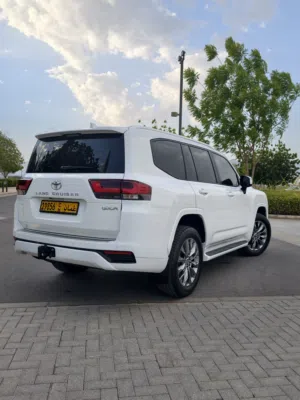Used Toyota Land Cruiser in Al Dakhiliya