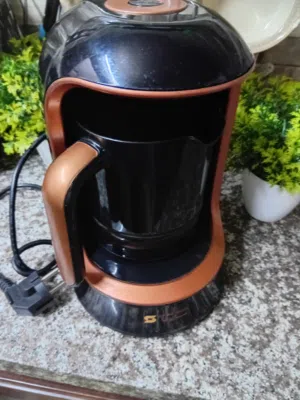 ماكينة قهوة سهلة وسريعة في المنزل والمكتب