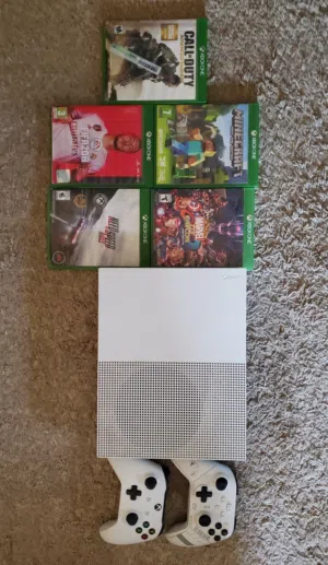 اكس بوكس ون اس مع ايدتين و 4 سيديات بحاله وكاله