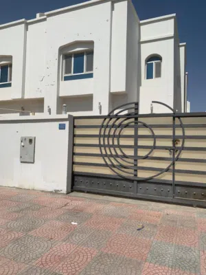 300 m2 More than 6 bedrooms Villa for Rent in Muscat Al Khoud