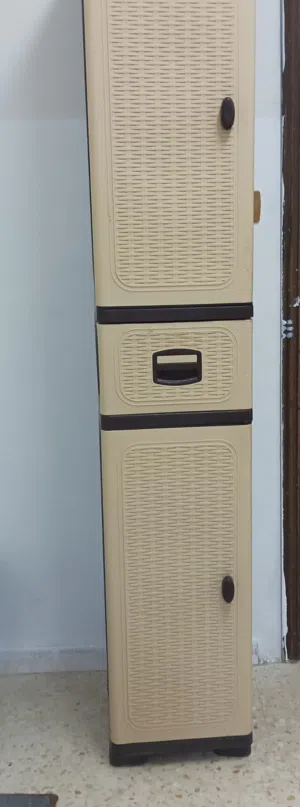 خزانه.   مستخدمه    بشكل    خفيف    ممتازه.