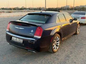 Used Chrysler 300 in Farwaniya