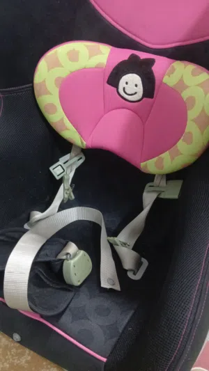 مقعد سيارة للأطفال (Car Seat) من الماركة الكورية المعروفة Allo&Lugh.يأتي المقعد بتصميم مخصص