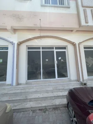 Shop for rent at sur next to Bank Muscat للإيجار    lفي ولايه صور سوق صور التجاري بالقرب من بنك مسقط