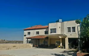 More than 6 bedrooms . 4 Bathrooms . 687 m20