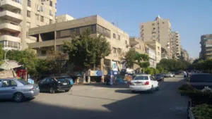 أرض مبني عليها عقار للبيع