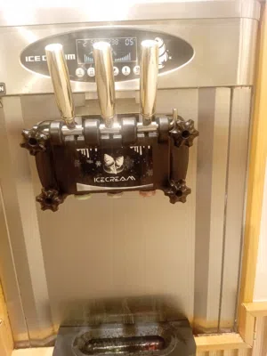 مكنات ايس كريم