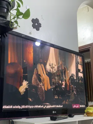 شاشة LG مستعمل للبيع  43 بوصة LCD  ضد الكسر