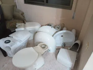 مغاسل عدد 3 مراحيض عدد 3 للبيع