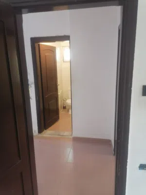 شقة للبيع قرب إشارة الإسكان