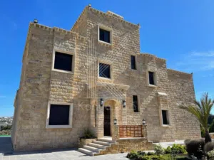 749 m2 5 Bedrooms Villa for Sale in Amman Naour
