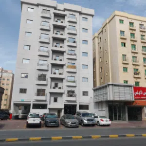 محل تجاري للإيجار بموقع مميز في قلب حولي – على بوابة شارع ابن خلدون!