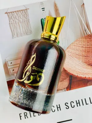 عطر الجسمي دمار (Damar) هو عطر شرقي-خشبي فاخر للجنسين بتركيبة مركزة