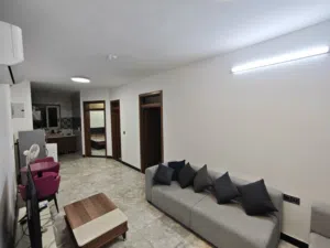 شقة طابق ثاني غرفتين وصاله في القادسيه